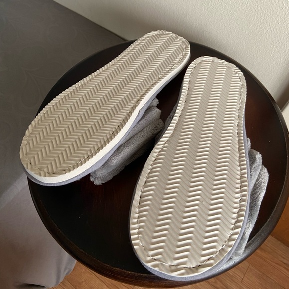 Slippers - Picture 4 of 4